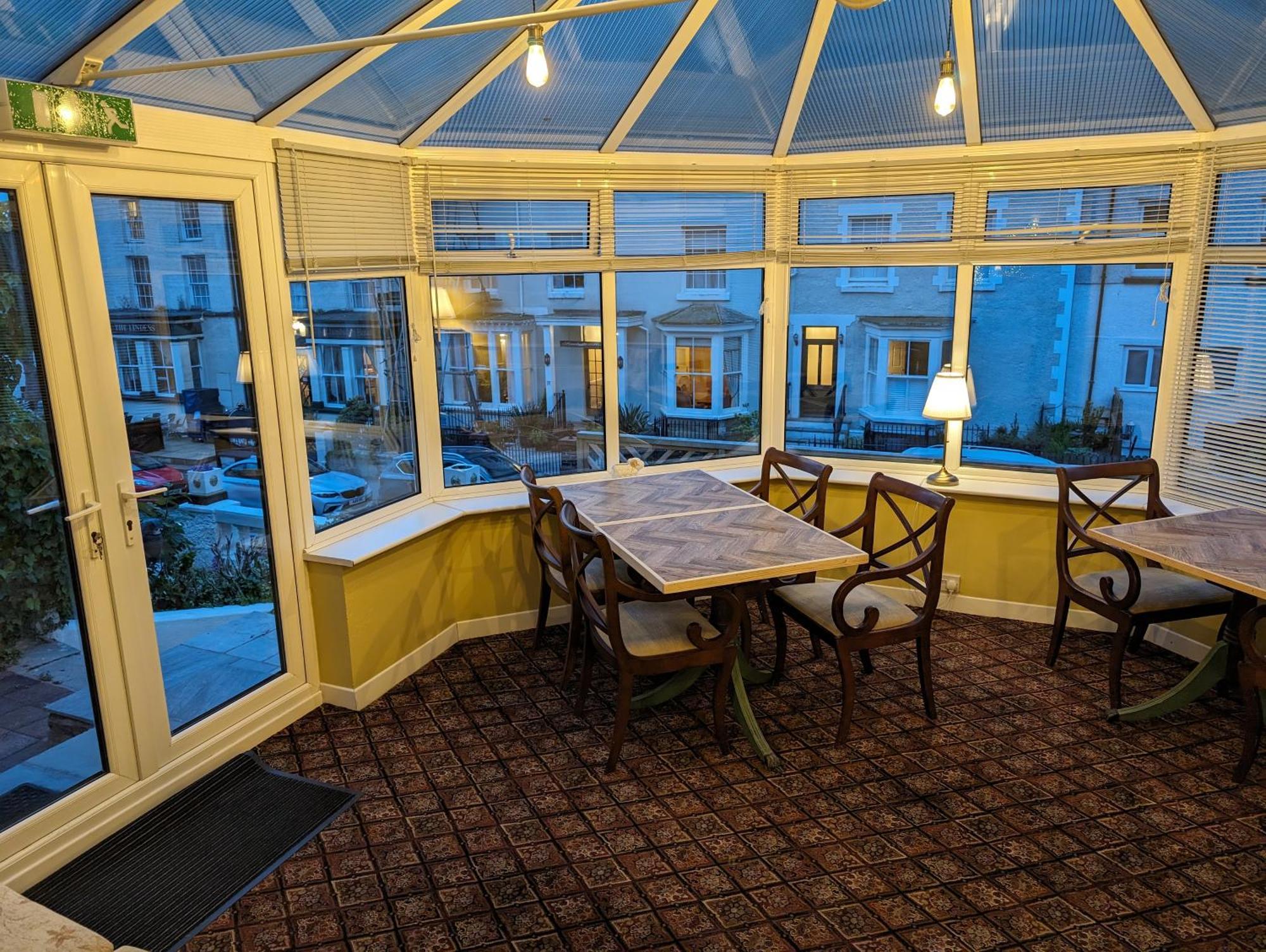The Chelsea Bed and Breakfast Llandudno Eksteriør billede