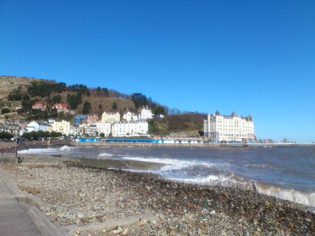 The Chelsea Bed and Breakfast Llandudno Eksteriør billede